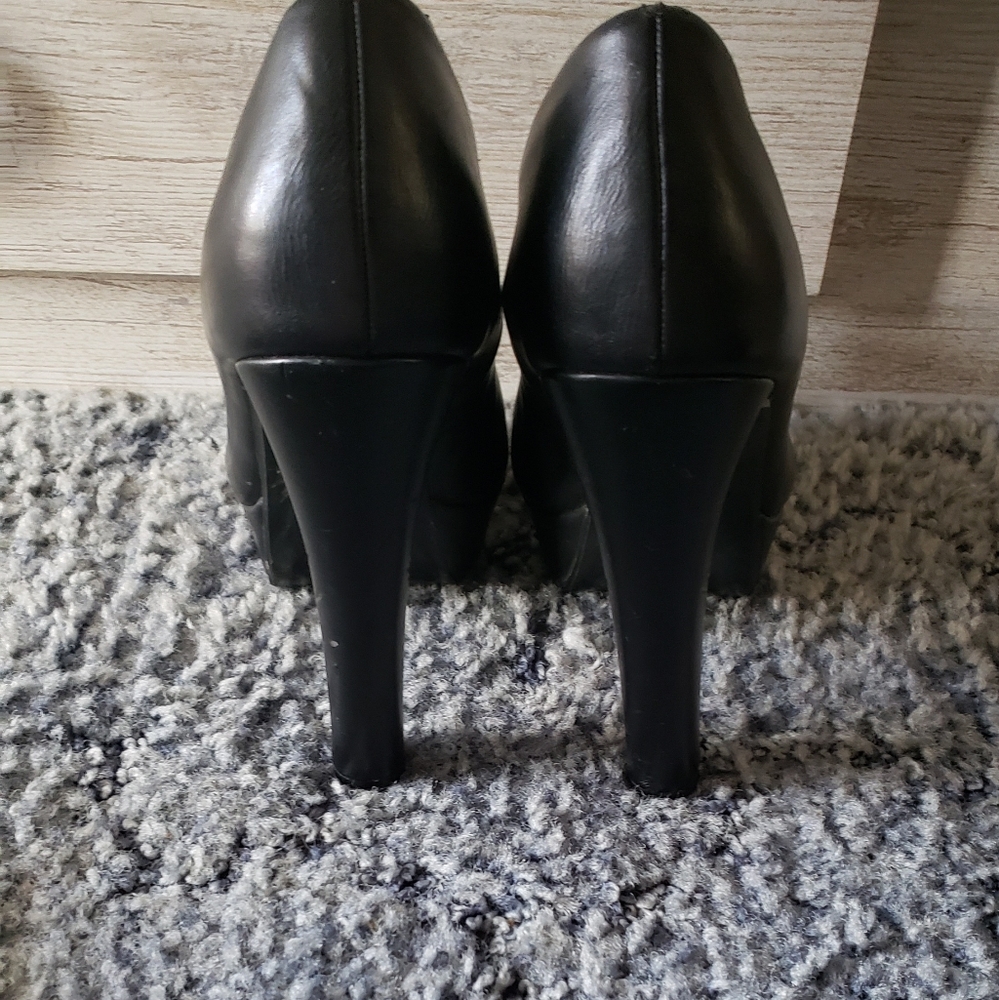 Black 👠 - Picture 3 of 4